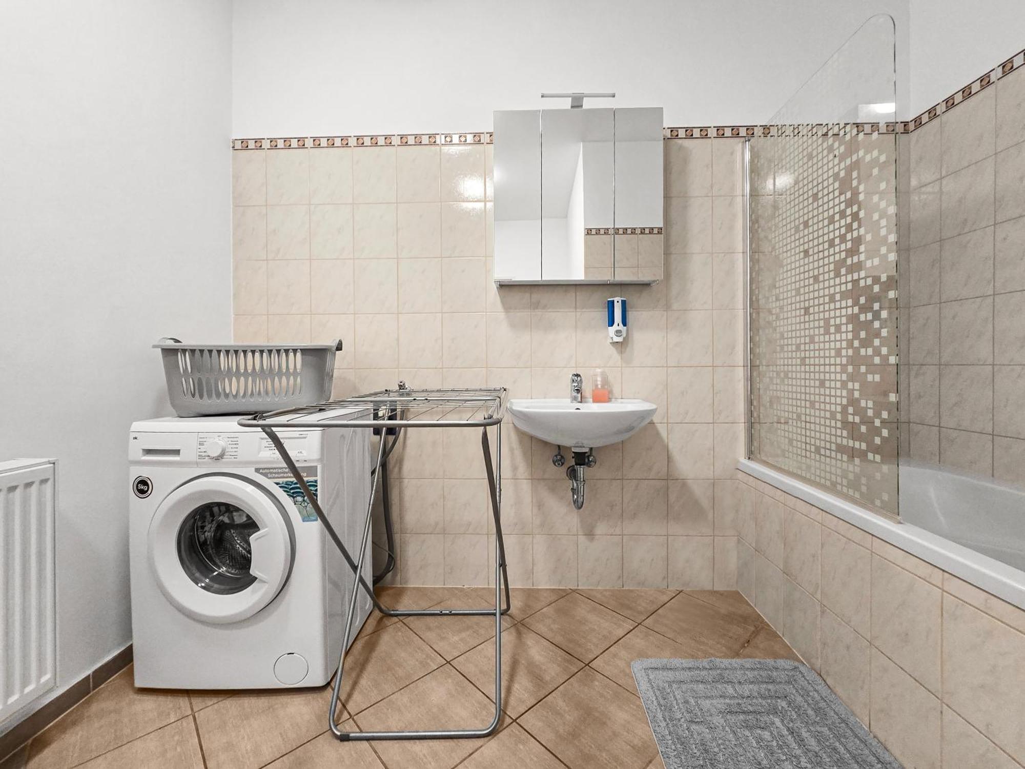Modern Three-Bedroom, Triple King Beds Виена Екстериор снимка
