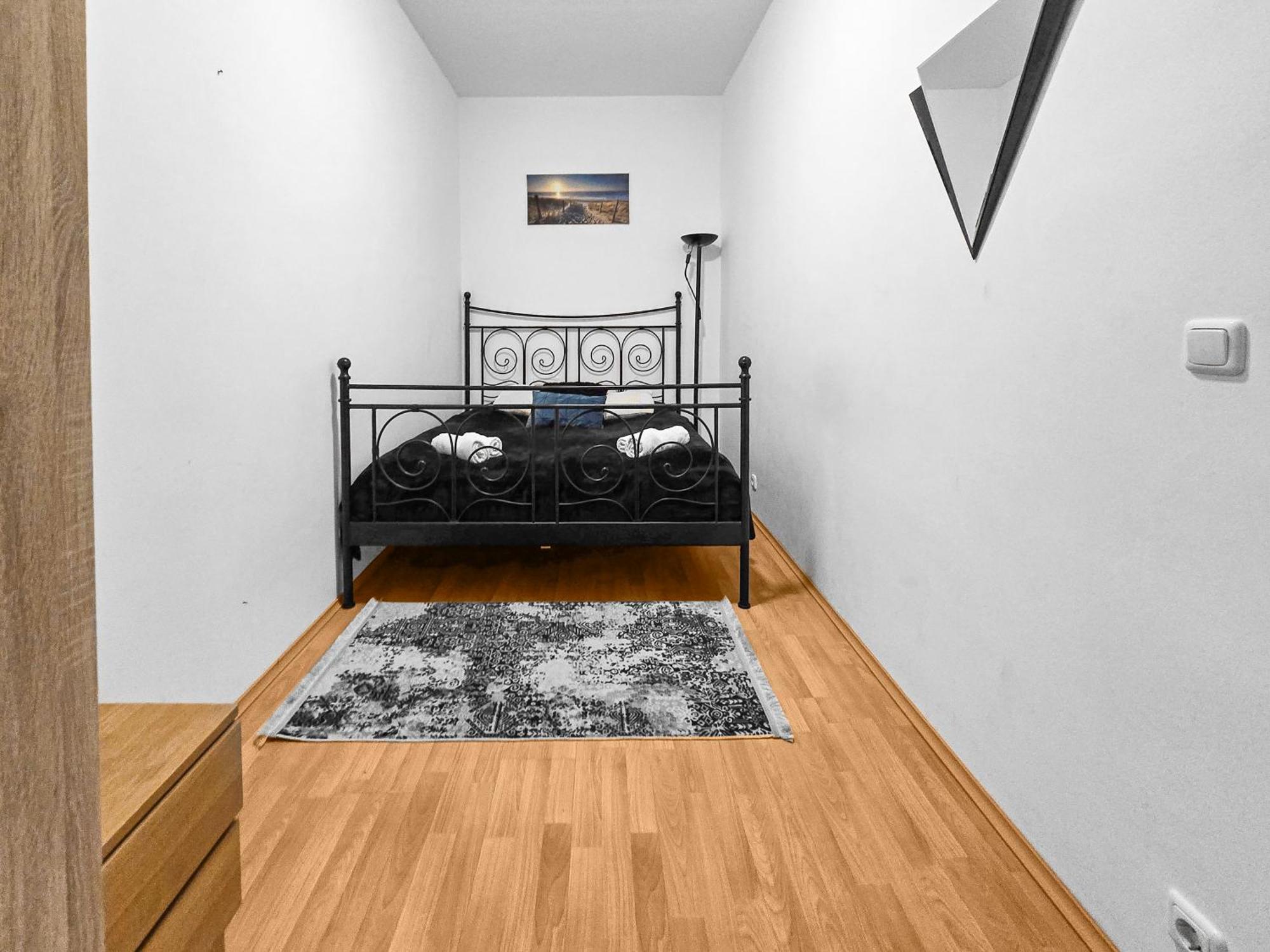Modern Three-Bedroom, Triple King Beds Виена Екстериор снимка