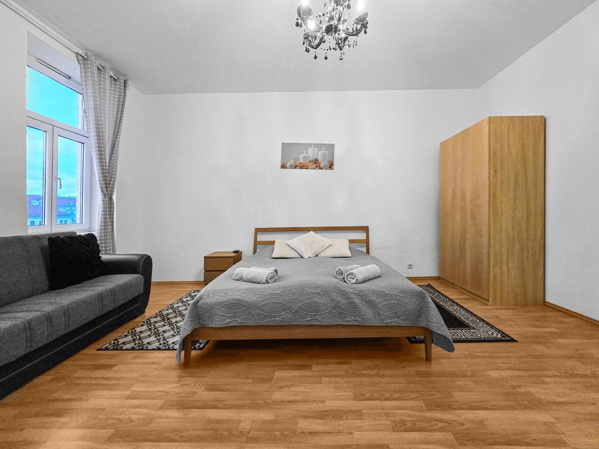 Modern Three-Bedroom, Triple King Beds Виена Екстериор снимка